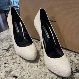 Kathryn Amberleigh Snakeskin Embossed White Pumps
Size 6
